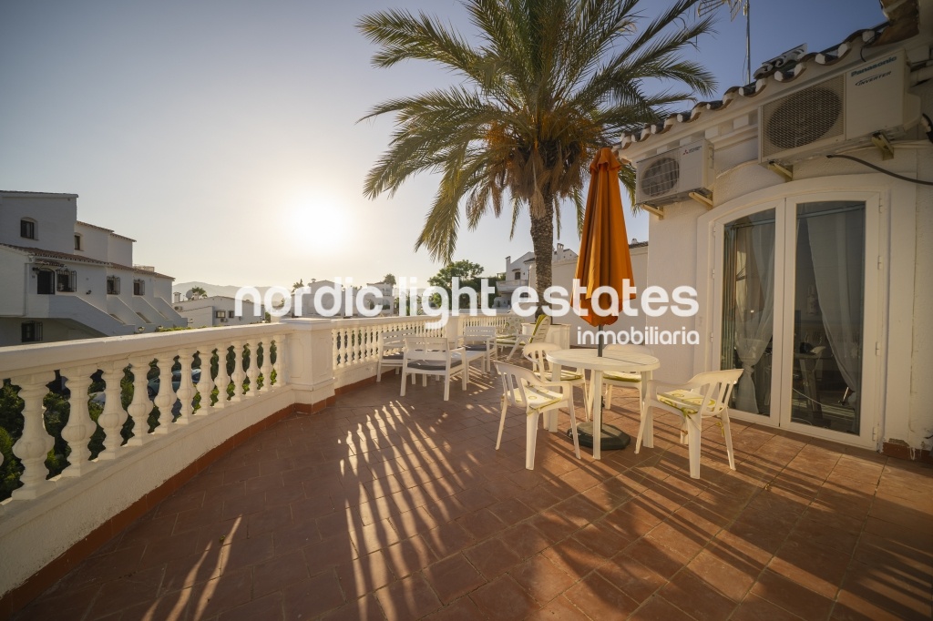 Solarium terrace, swimming pool, beautiful views, BBQ