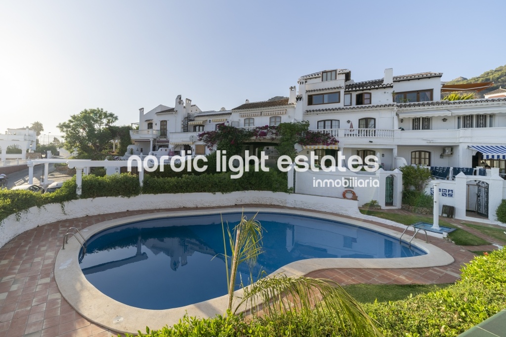 Solarium terrace, swimming pool, beautiful views, BBQ