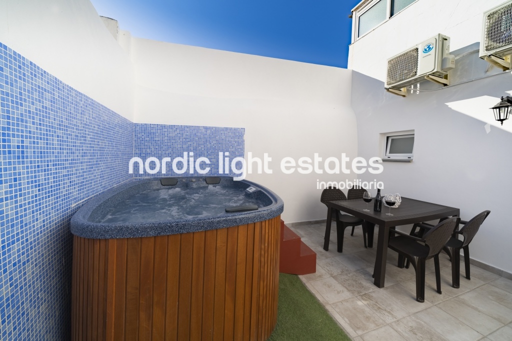 Similar properties Carabeo45. Bright, central and with jacuzzi