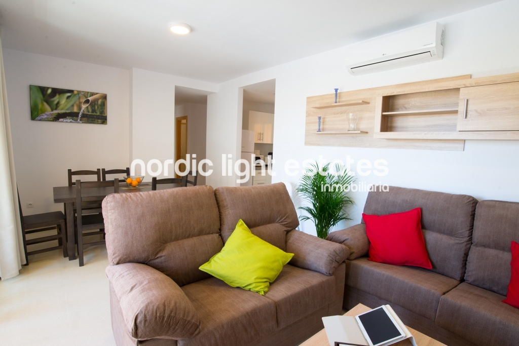 Apartamento dos habitaciones con parking y piscina climatizada