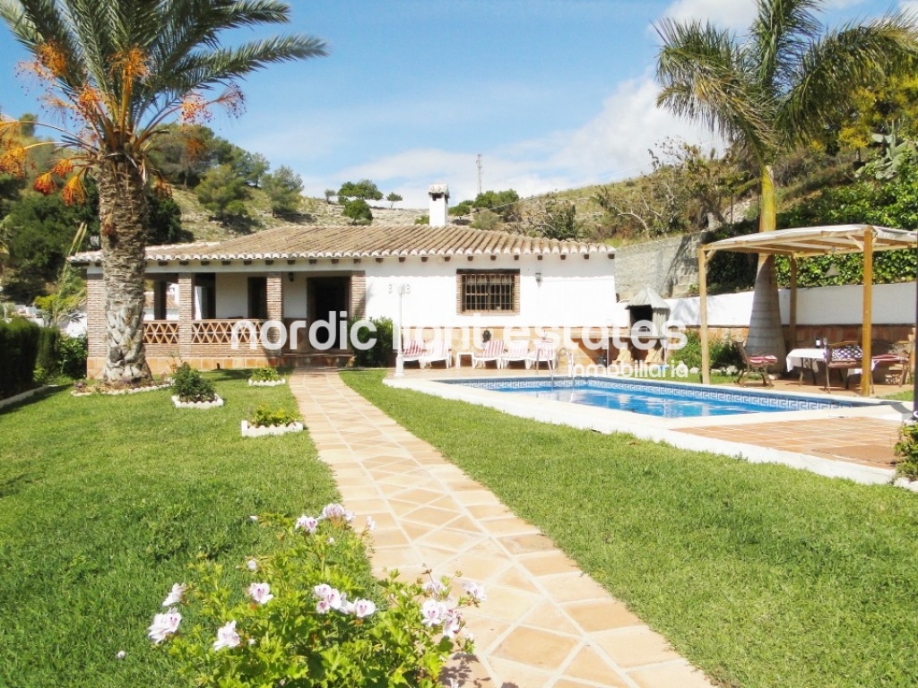 Similar properties Splendid villa located in Nerja. Wide and bright. Private swimming pool and parking.
