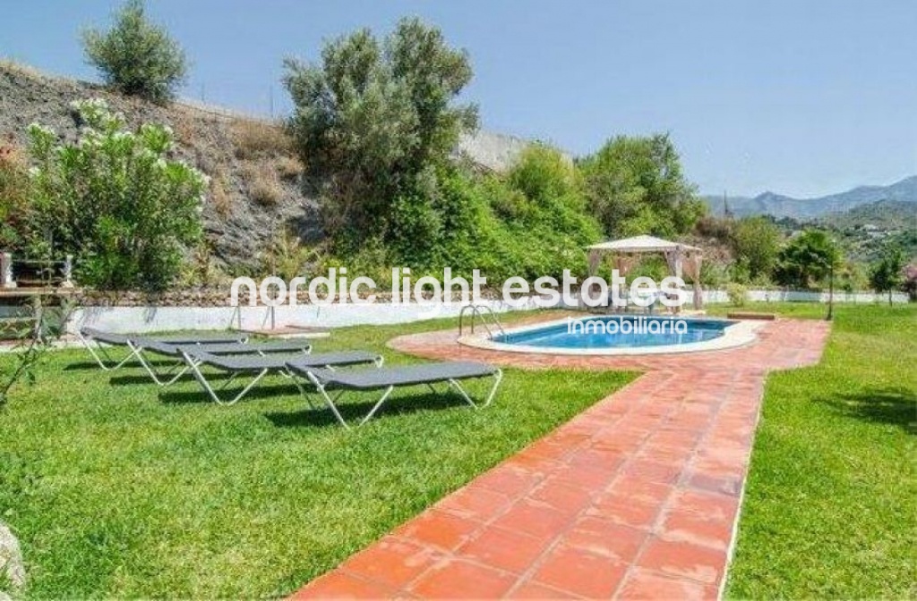 Similar properties Villa with pool. Very private. 