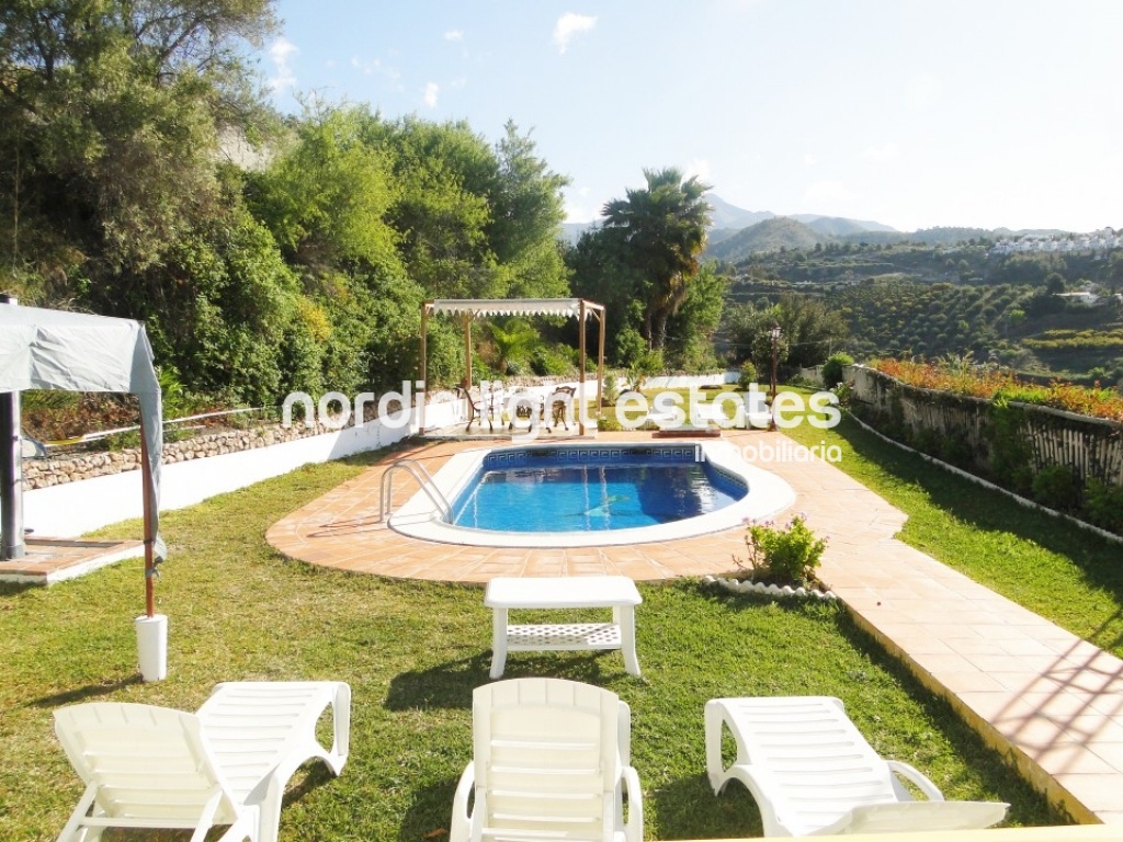 Similar properties Villa with pool. Very private. 