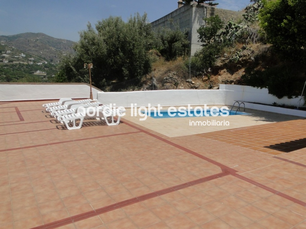 Wonderful villa belonging to the town of Torrox. Orientation to the south. Private swimming pool and parking.