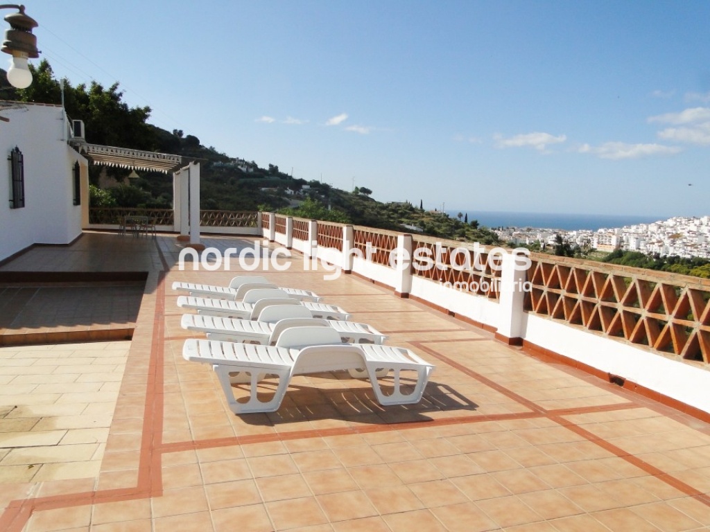 Wonderful villa belonging to the town of Torrox. Orientation to the south. Private swimming pool and parking.