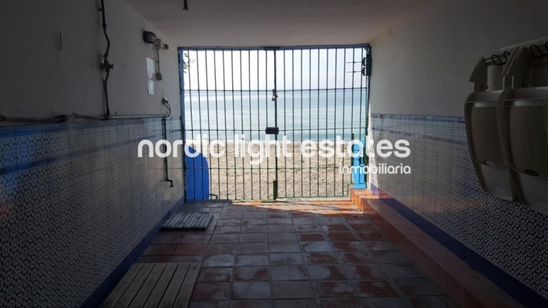 Beach front studio with private parking