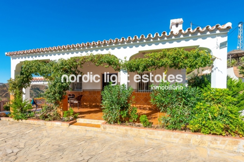 Splendid villa close to Frigiliana. Winter let