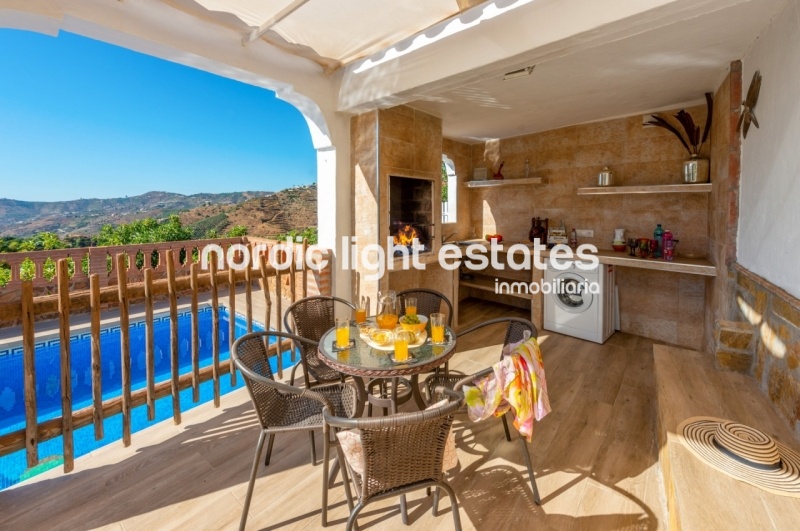 Splendid villa close to Frigiliana. Winter let