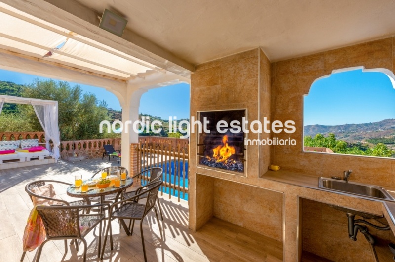 Splendid villa close to Frigiliana. Winter let