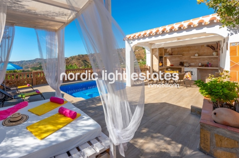 Splendid villa close to Frigiliana. Winter let