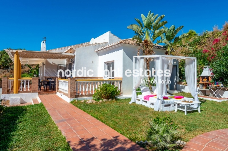 Alquiler de invierno 2025/26. Villa muy privada con piscina y jardines en Frigiliana