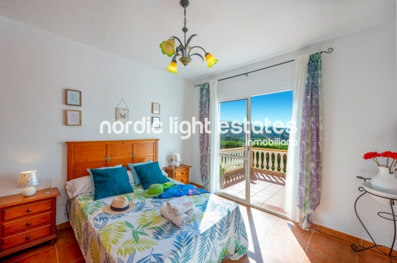 Alquiler de invierno 2025/26. Villa muy privada con piscina y jardines en Frigiliana