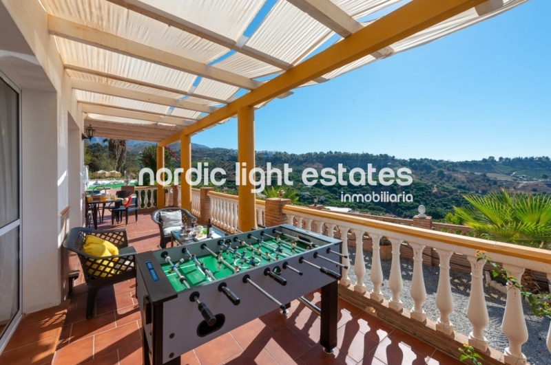 Alquiler de invierno 2025/26. Villa muy privada con piscina y jardines en Frigiliana