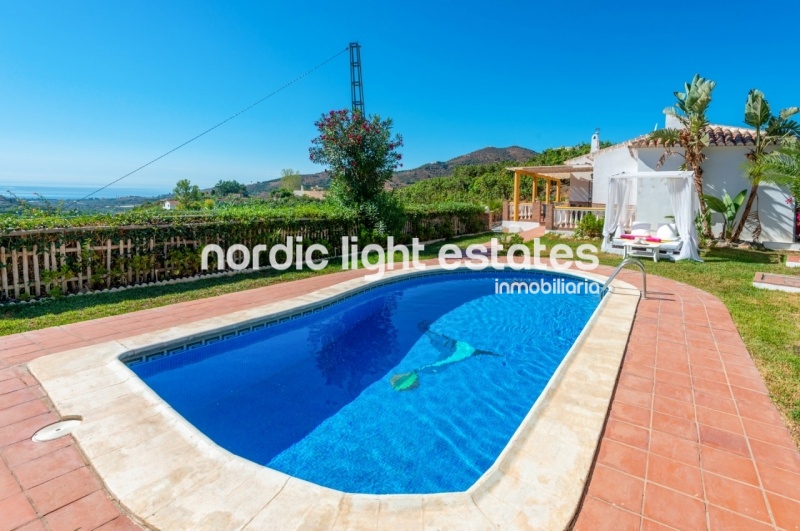 Alquiler de invierno 2025/26. Villa muy privada con piscina y jardines en Frigiliana