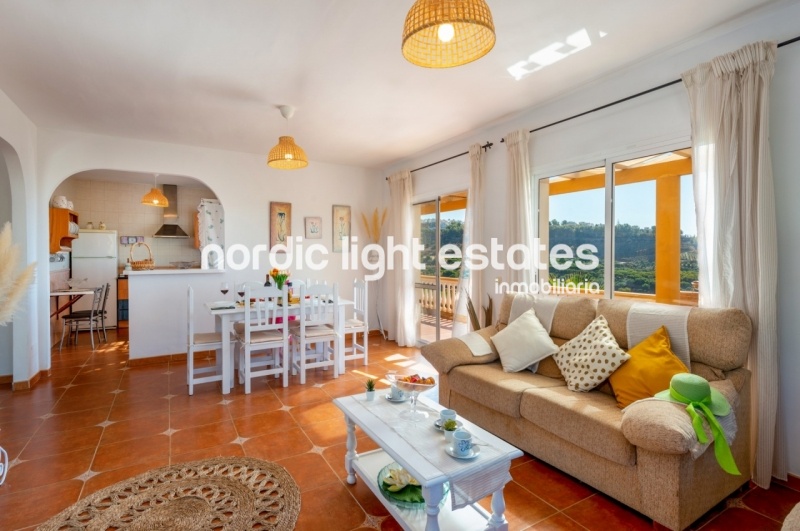 Alquiler de invierno 2025/26. Villa muy privada con piscina y jardines en Frigiliana
