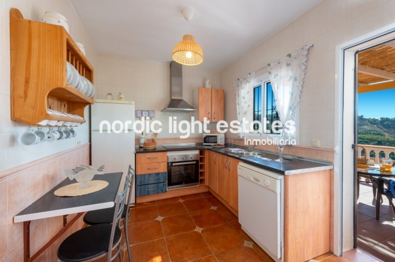 Alquiler de invierno 2025/26. Villa muy privada con piscina y jardines en Frigiliana
