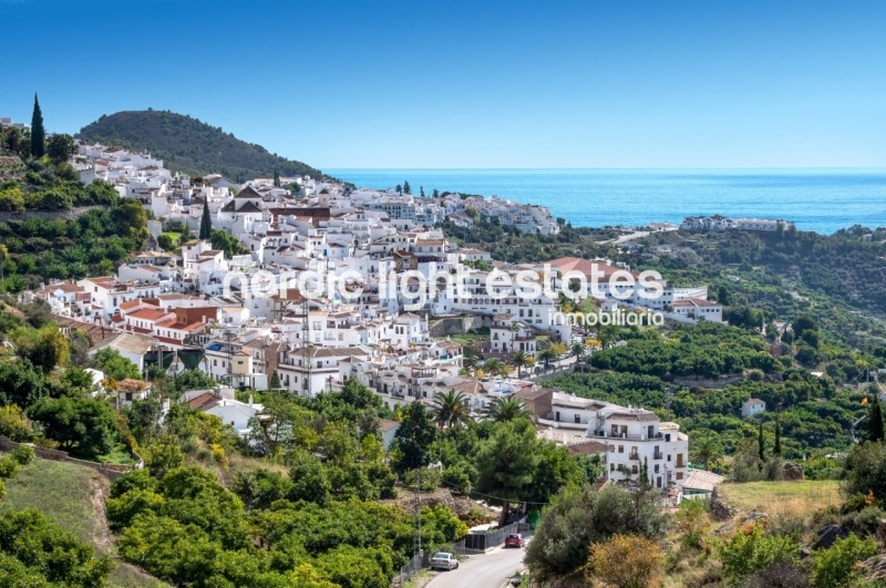 Alquiler de invierno 2025/26. Villa muy privada con piscina y jardines en Frigiliana