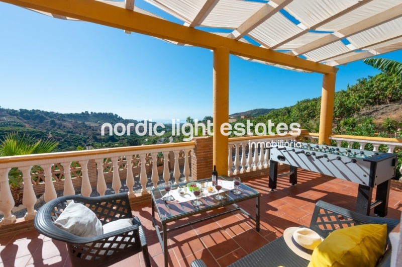 Alquiler de invierno 2025/26. Villa muy privada con piscina y jardines en Frigiliana