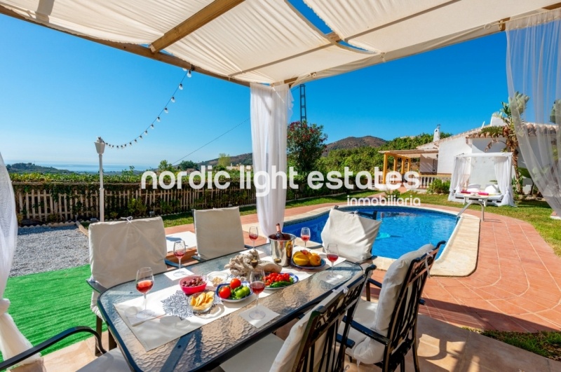 Alquiler de invierno 2025/26. Villa muy privada con piscina y jardines en Frigiliana