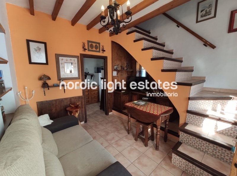 Pretty townhouse with lovely roof terrace in the heart of Frigiliana 