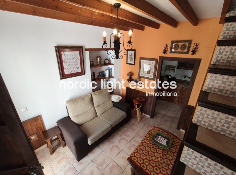 Pretty townhouse with lovely roof terrace in the heart of Frigiliana 