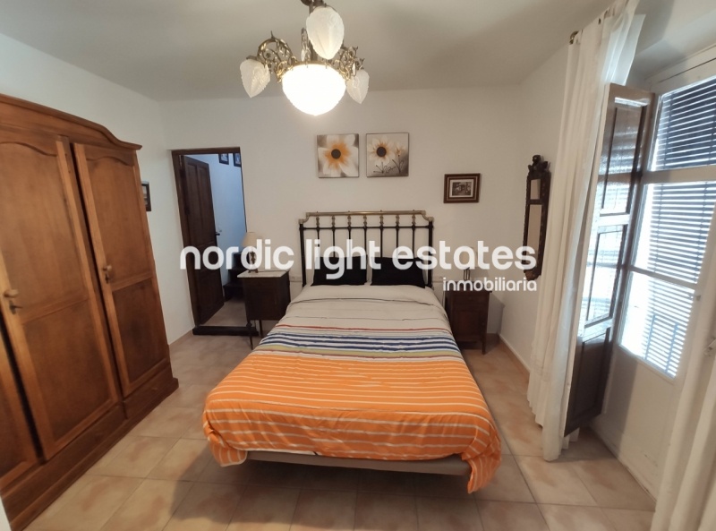 Pretty townhouse with lovely roof terrace in the heart of Frigiliana 