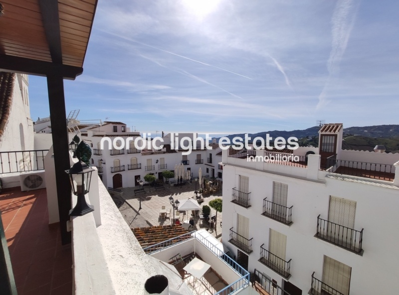 Pretty townhouse with lovely roof terrace in the heart of Frigiliana 