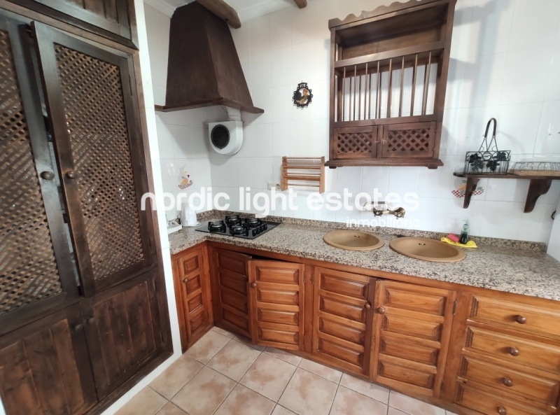 Pretty townhouse with lovely roof terrace in the heart of Frigiliana 