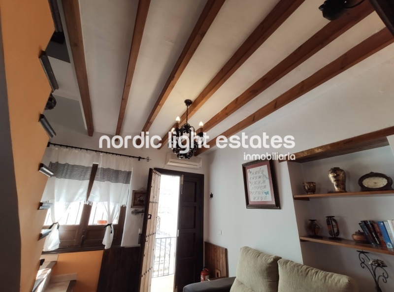 Pretty townhouse with lovely roof terrace in the heart of Frigiliana 