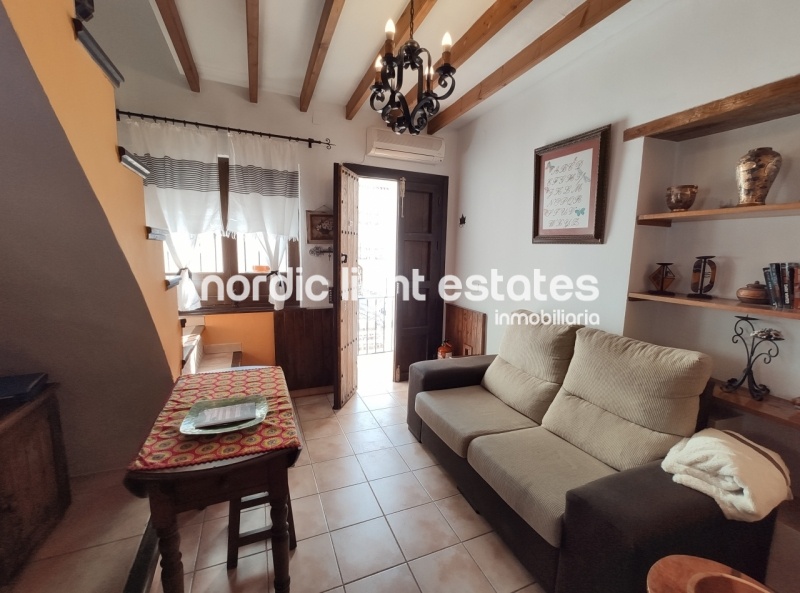 Pretty townhouse with lovely roof terrace in the heart of Frigiliana 