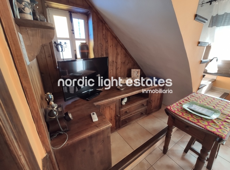 Pretty townhouse with lovely roof terrace in the heart of Frigiliana 
