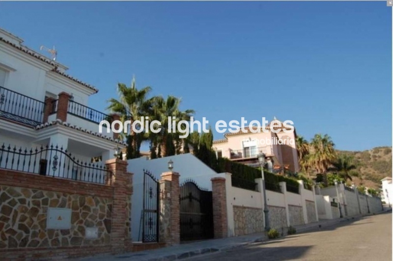 Propiedades similares Fabulosa villa con piscina en Nerja 