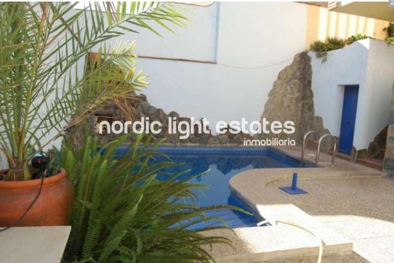 Propiedades similares Villa con piscina en Nerja 