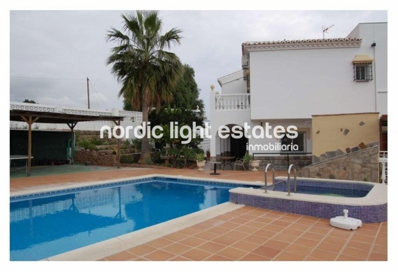 Propiedades similares Villa con piscina en Nerja 