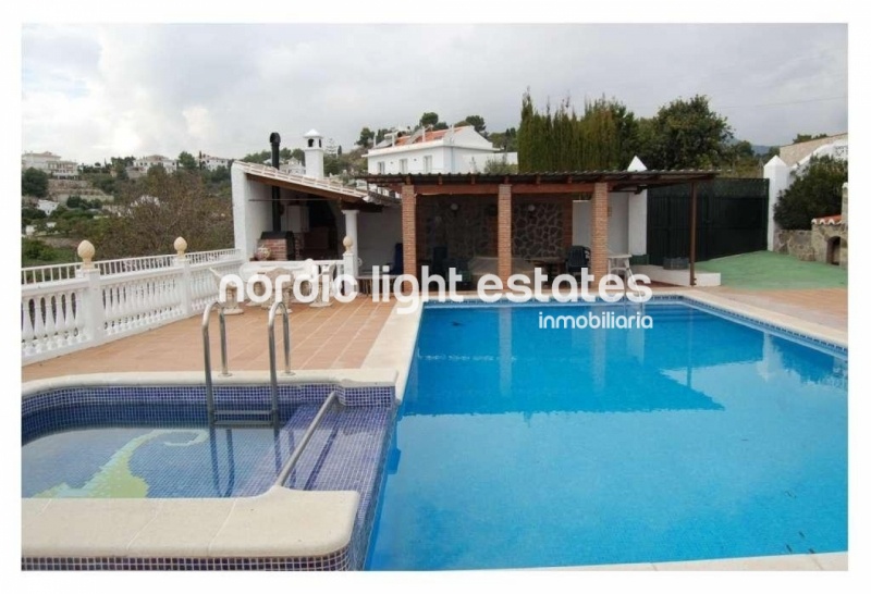 Propiedades similares Villa con piscina en Nerja 