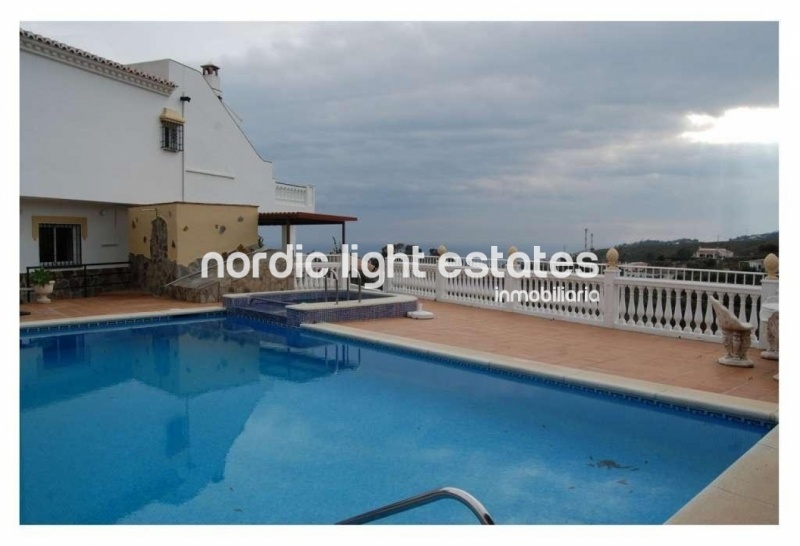 Propiedades similares Villa con piscina en Nerja 
