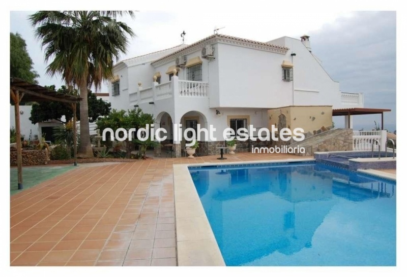Propiedades similares Villa con piscina en Nerja 