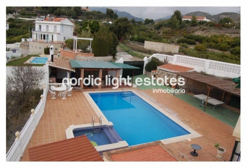 Propiedades similares Villa con piscina en Nerja 