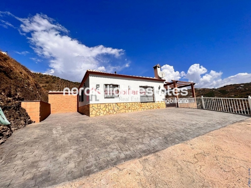 Country house just 1 km from Torrox-Pueblo