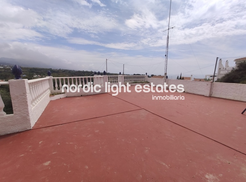 Similar properties House in Chimenea with lots of outside space