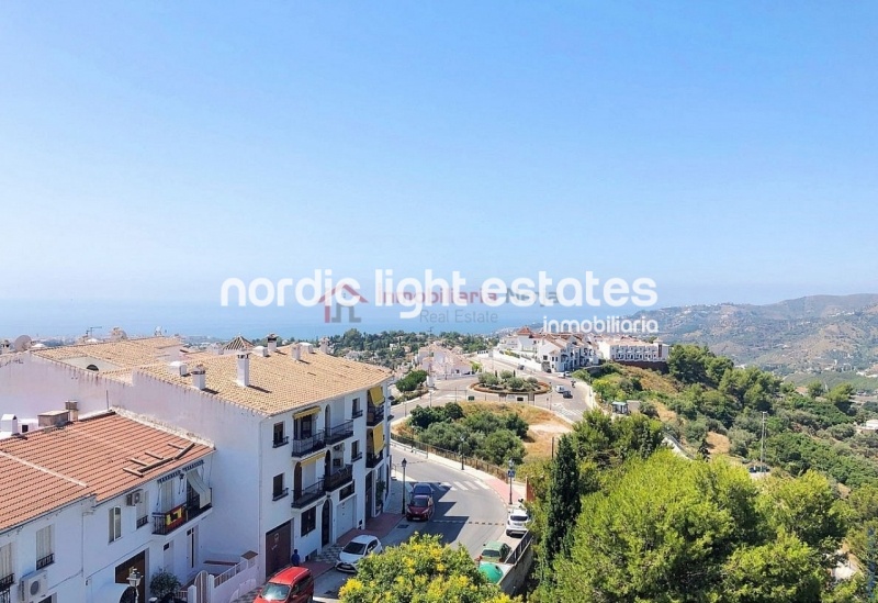 Top floor apartment in Frigiliana 