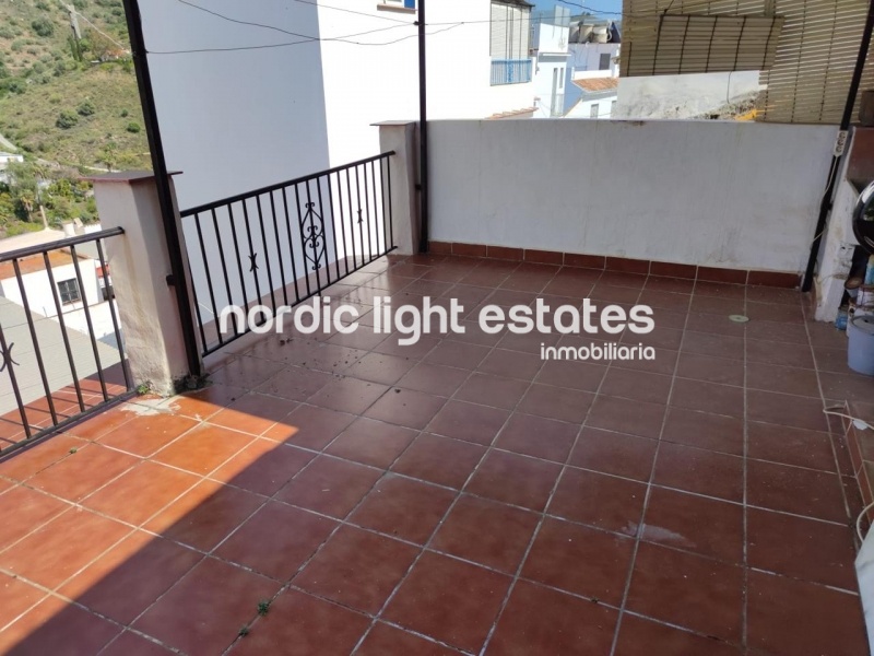 Townhouse for renovation in Torrox