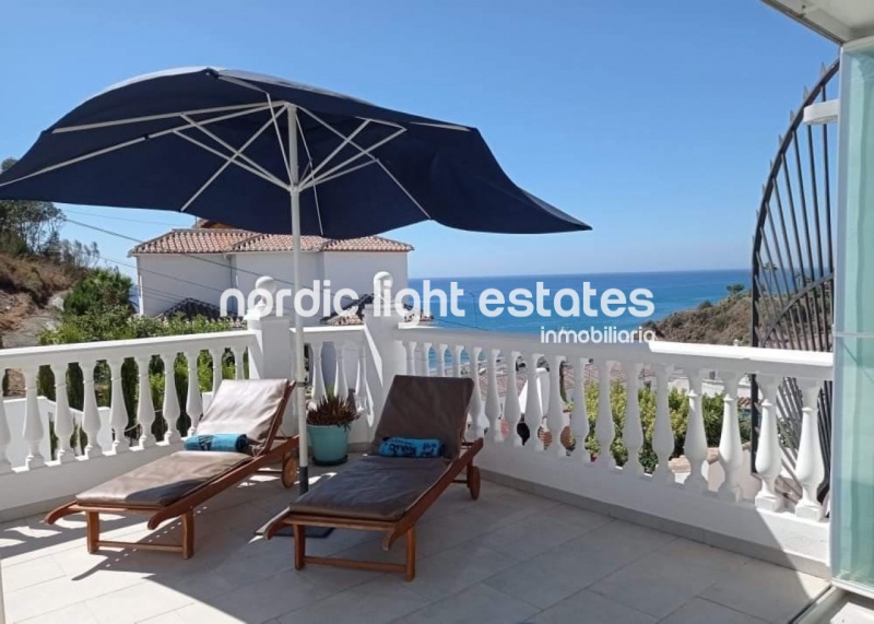 Apartment with panoramic sea views in Torrox Costa 