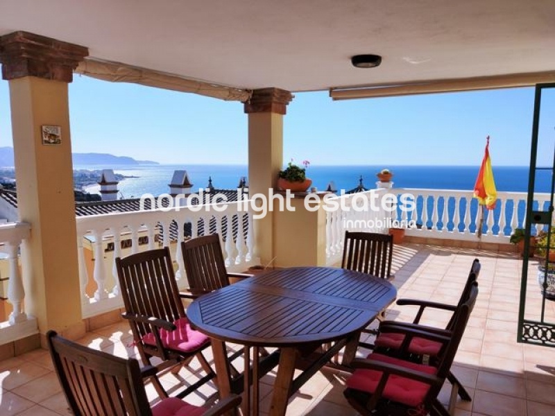 Apartment in Nerja with sea views