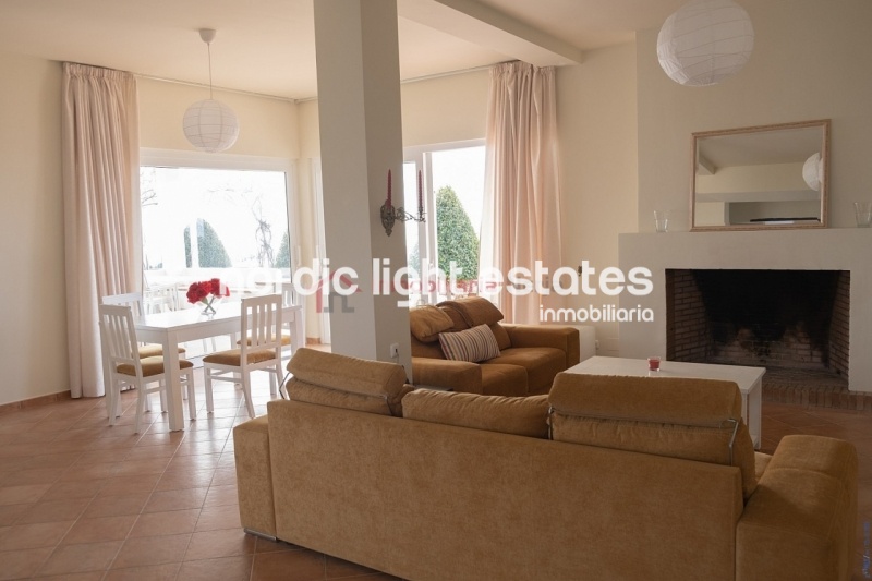 Similar properties Villa withh gym, garage, whirlpool and gardens 