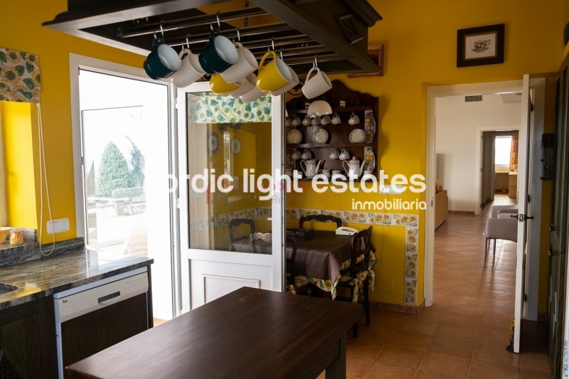 Propiedades similares Villa con gym, garaje, jacuzzi y jardines en Torrox Costa