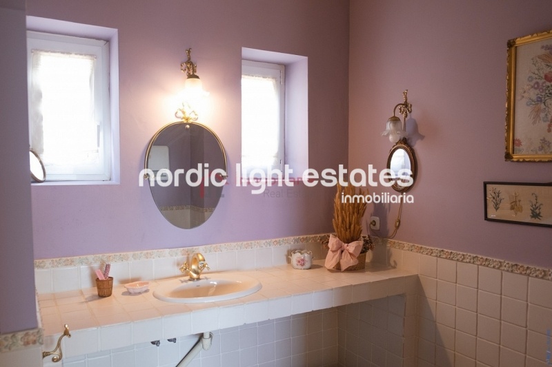 Propiedades similares Villa con gym, garaje, jacuzzi y jardines en Torrox Costa