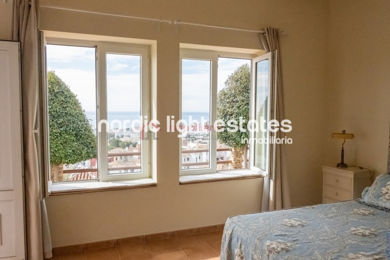 Propiedades similares Villa con gym, garaje, jacuzzi y jardines en Torrox Costa