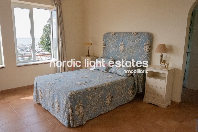 Propiedades similares Villa con gym, garaje, jacuzzi y jardines en Torrox Costa