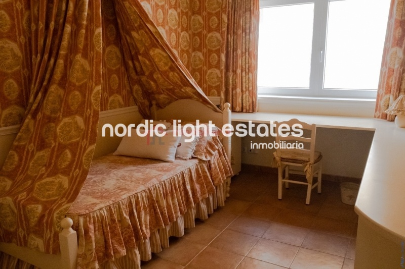 Propiedades similares Villa con gym, garaje, jacuzzi y jardines en Torrox Costa